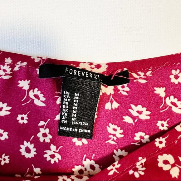 Forever 21 red floral print crop top Women's size Medium - Picture 5 of 5